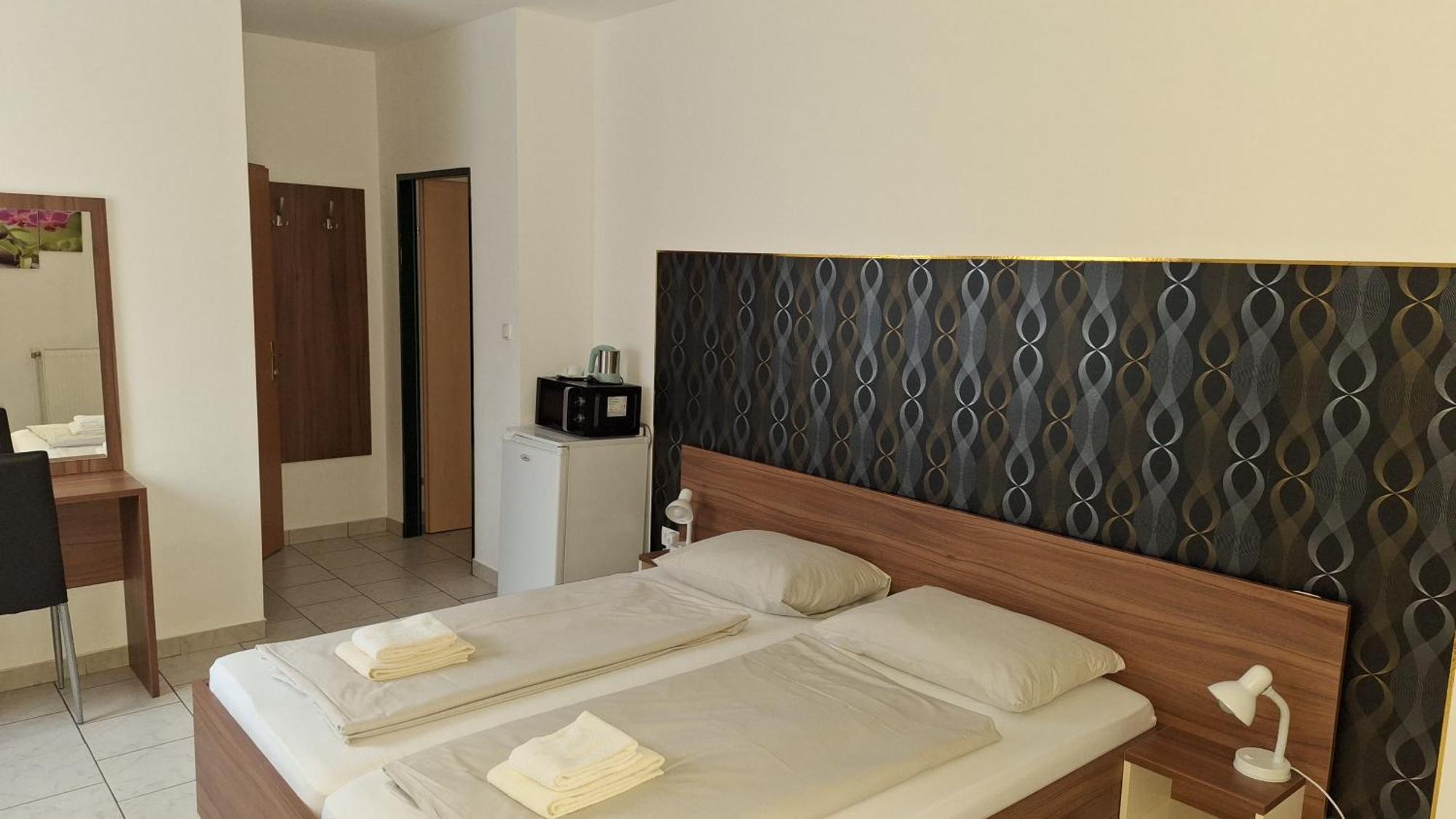 Pension Haus Nova Wiener Neustadt Ngoại thất bức ảnh
