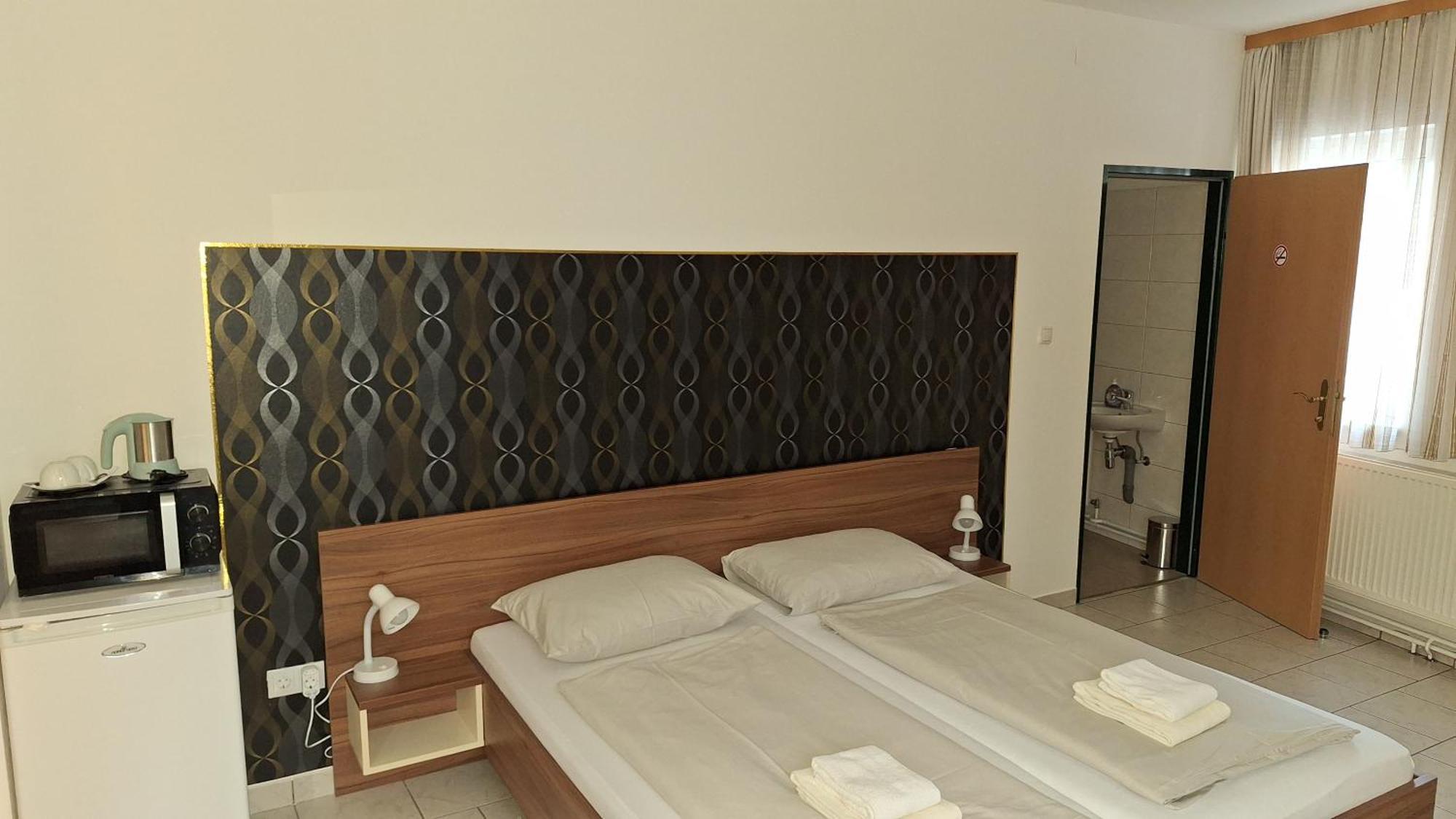 Pension Haus Nova Wiener Neustadt Ngoại thất bức ảnh