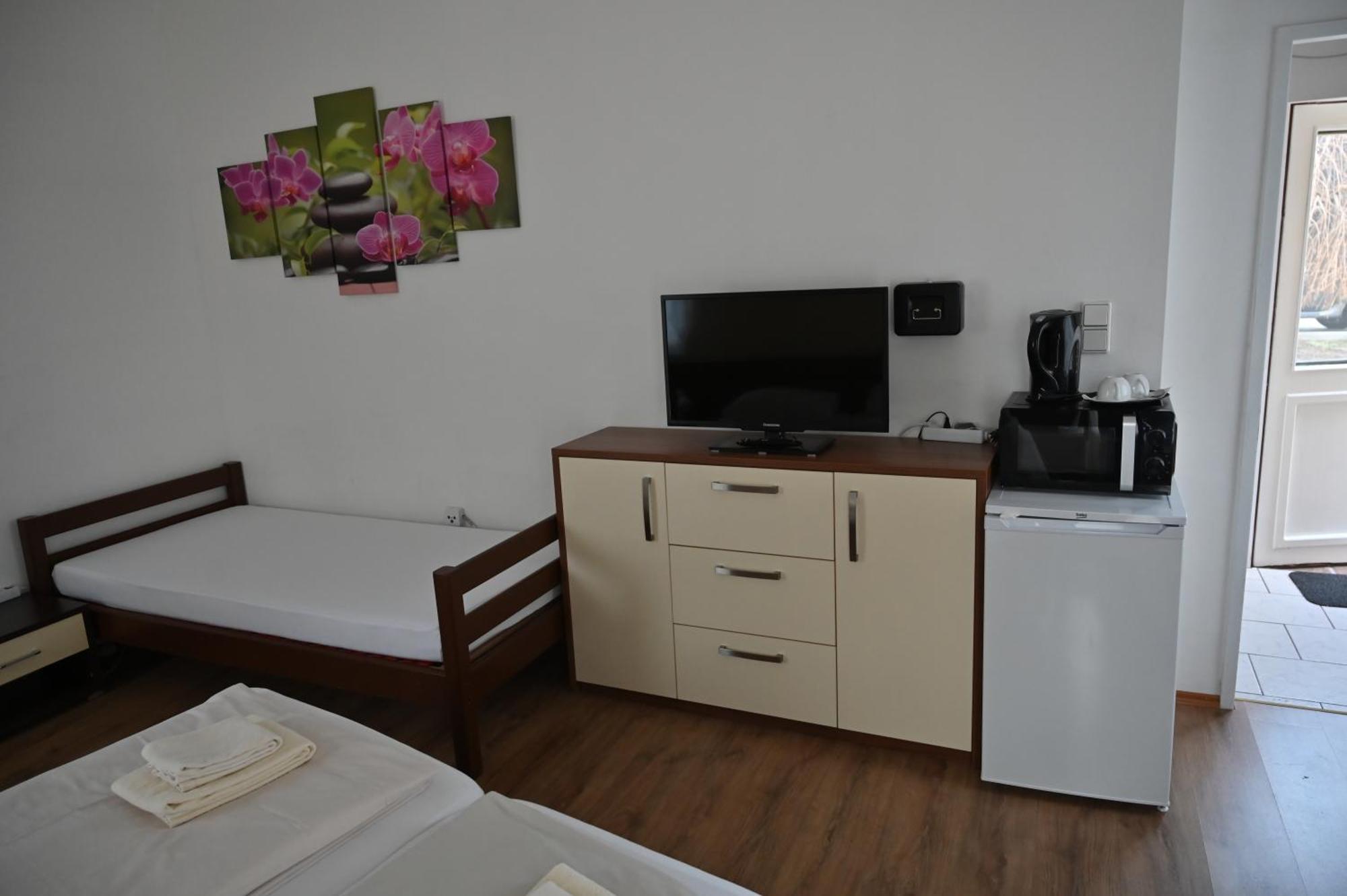 Pension Haus Nova Wiener Neustadt Ngoại thất bức ảnh