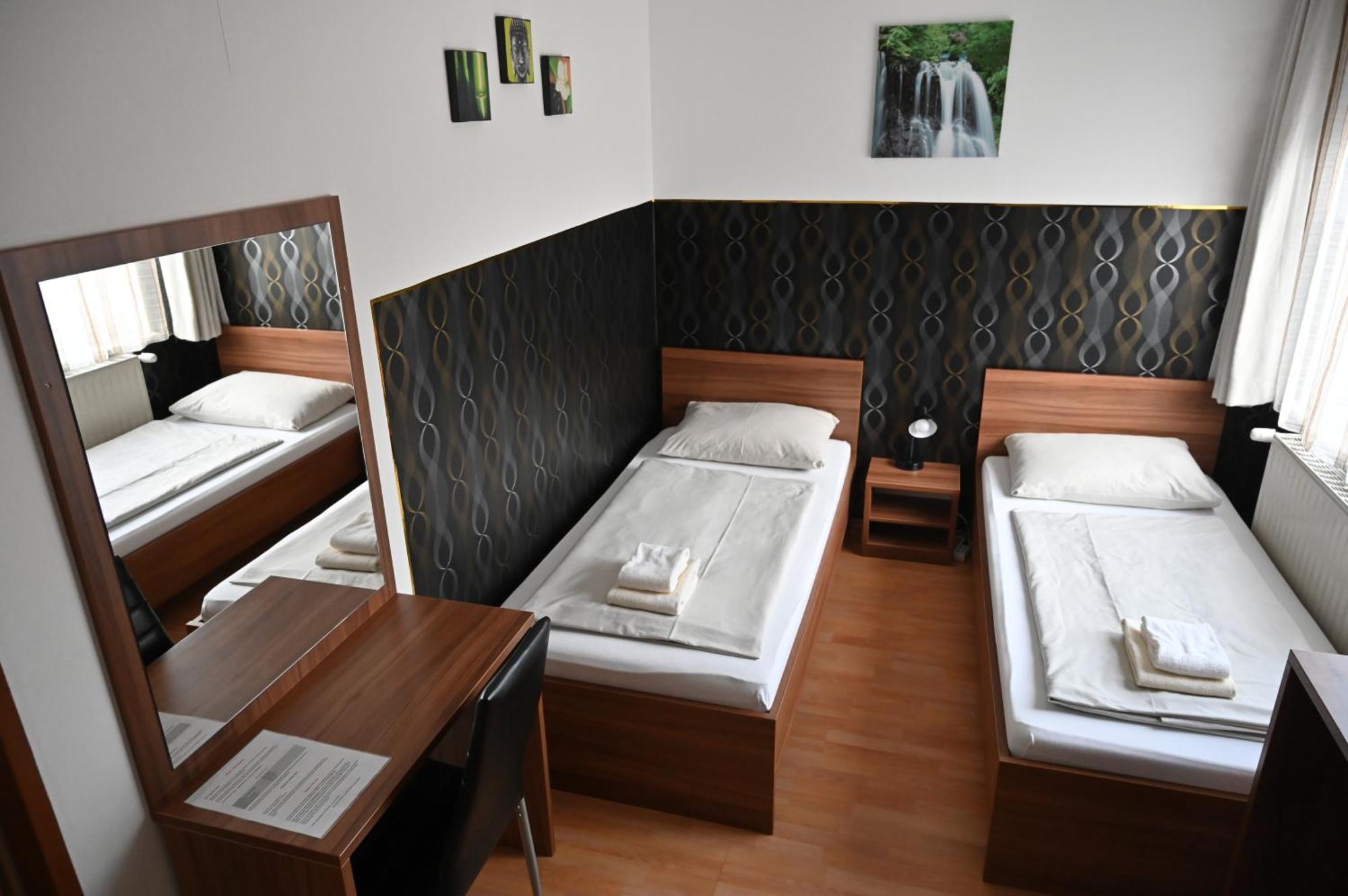 Pension Haus Nova Wiener Neustadt Ngoại thất bức ảnh