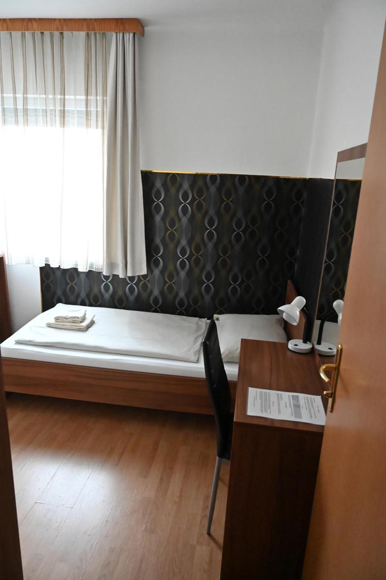 Pension Haus Nova Wiener Neustadt Ngoại thất bức ảnh