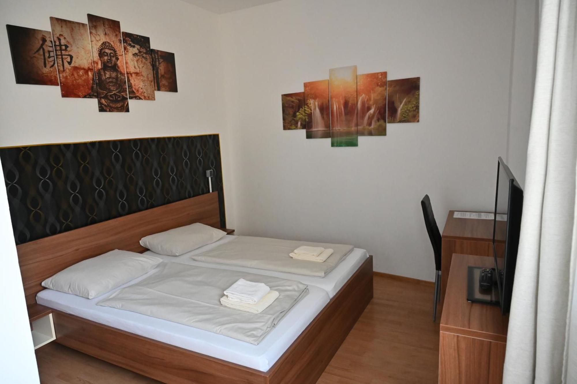 Pension Haus Nova Wiener Neustadt Ngoại thất bức ảnh