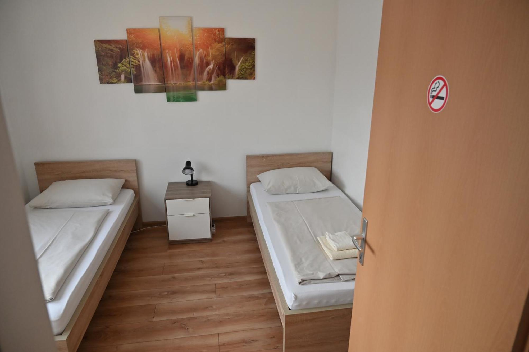 Pension Haus Nova Wiener Neustadt Ngoại thất bức ảnh