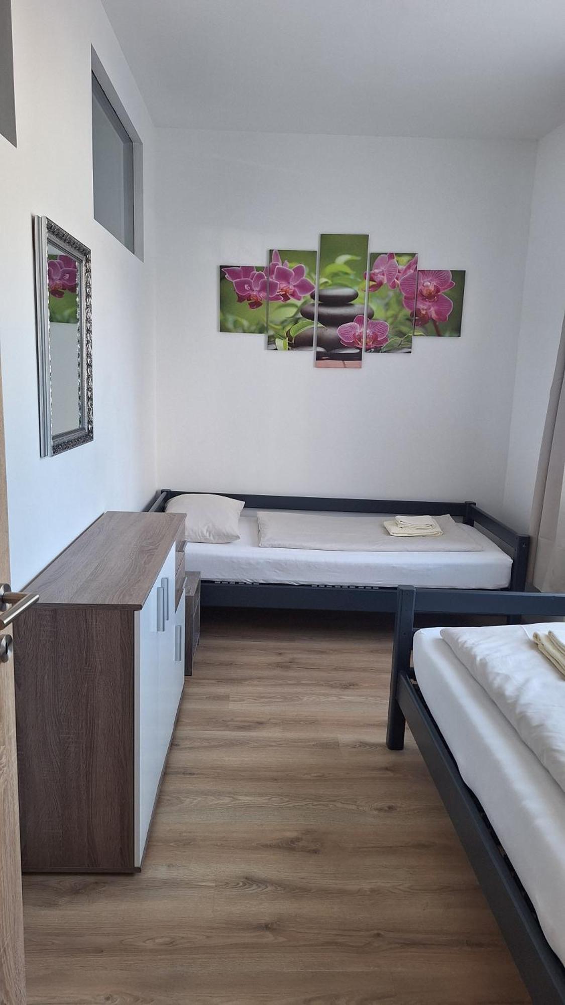 Pension Haus Nova Wiener Neustadt Ngoại thất bức ảnh