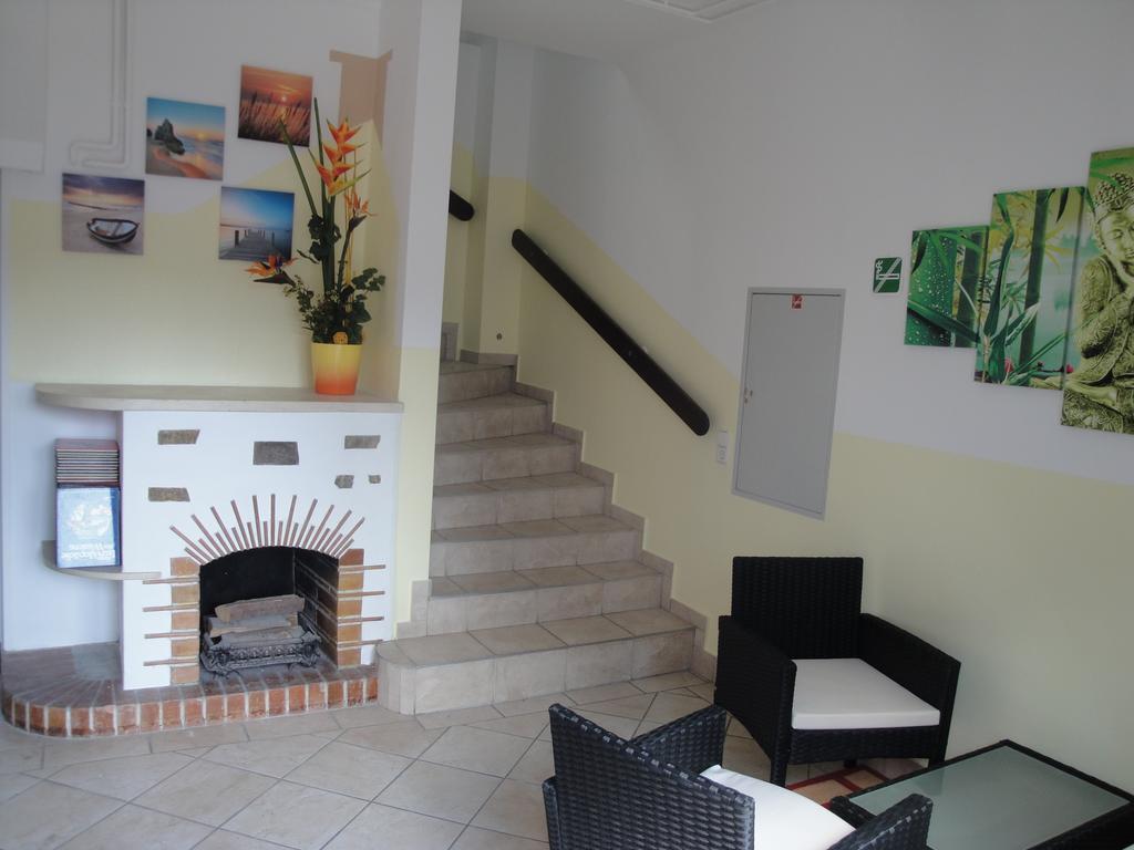 Pension Haus Nova Wiener Neustadt Ngoại thất bức ảnh