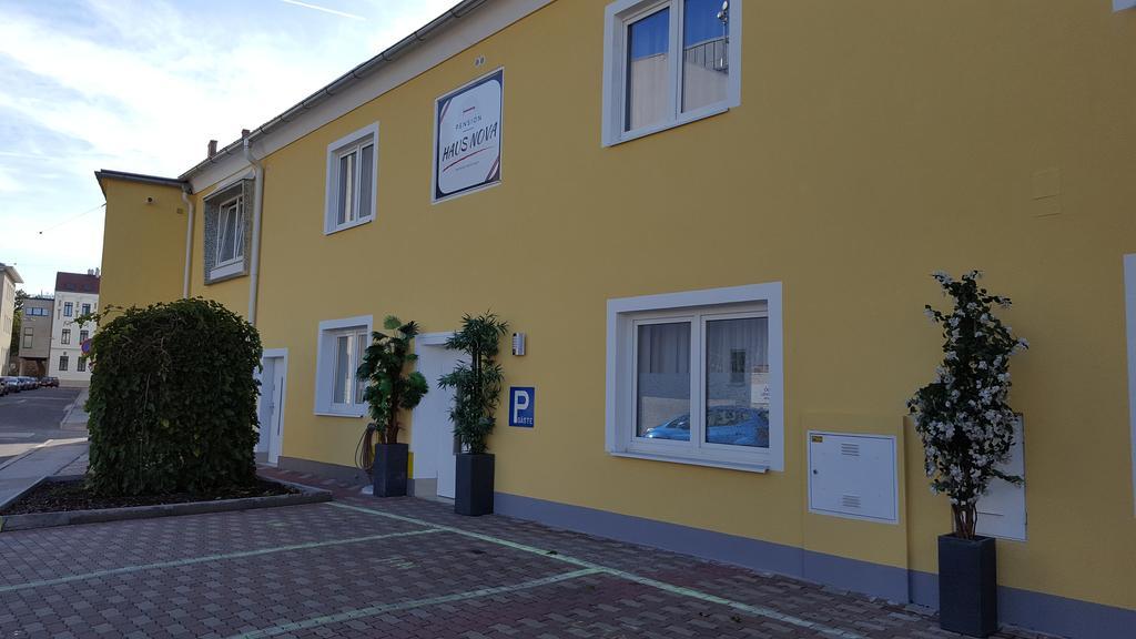 Pension Haus Nova Wiener Neustadt Ngoại thất bức ảnh